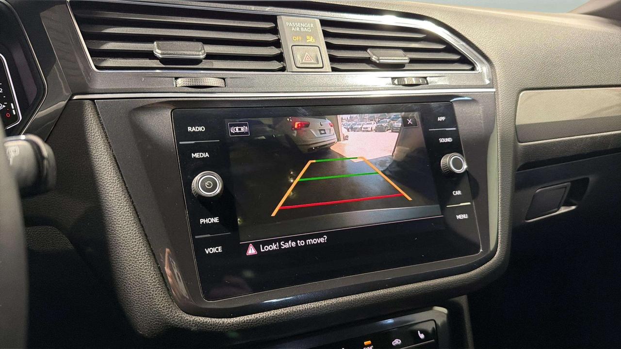 2023 Volkswagen Tiguan COMFORTLINE | R LINE | CLEAN CARFAX| PANO| CARPLAY Photo