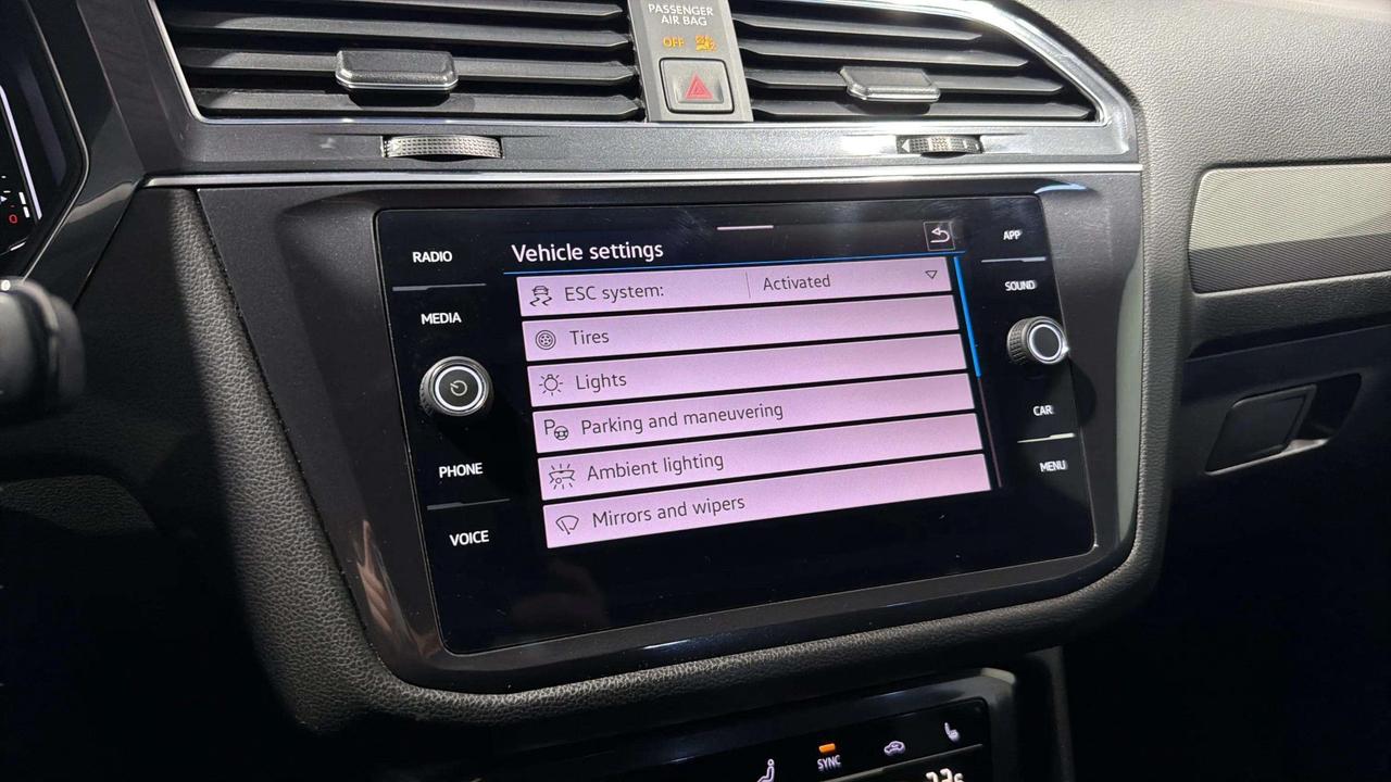 2023 Volkswagen Tiguan COMFORTLINE | R LINE | CLEAN CARFAX| PANO| CARPLAY Photo