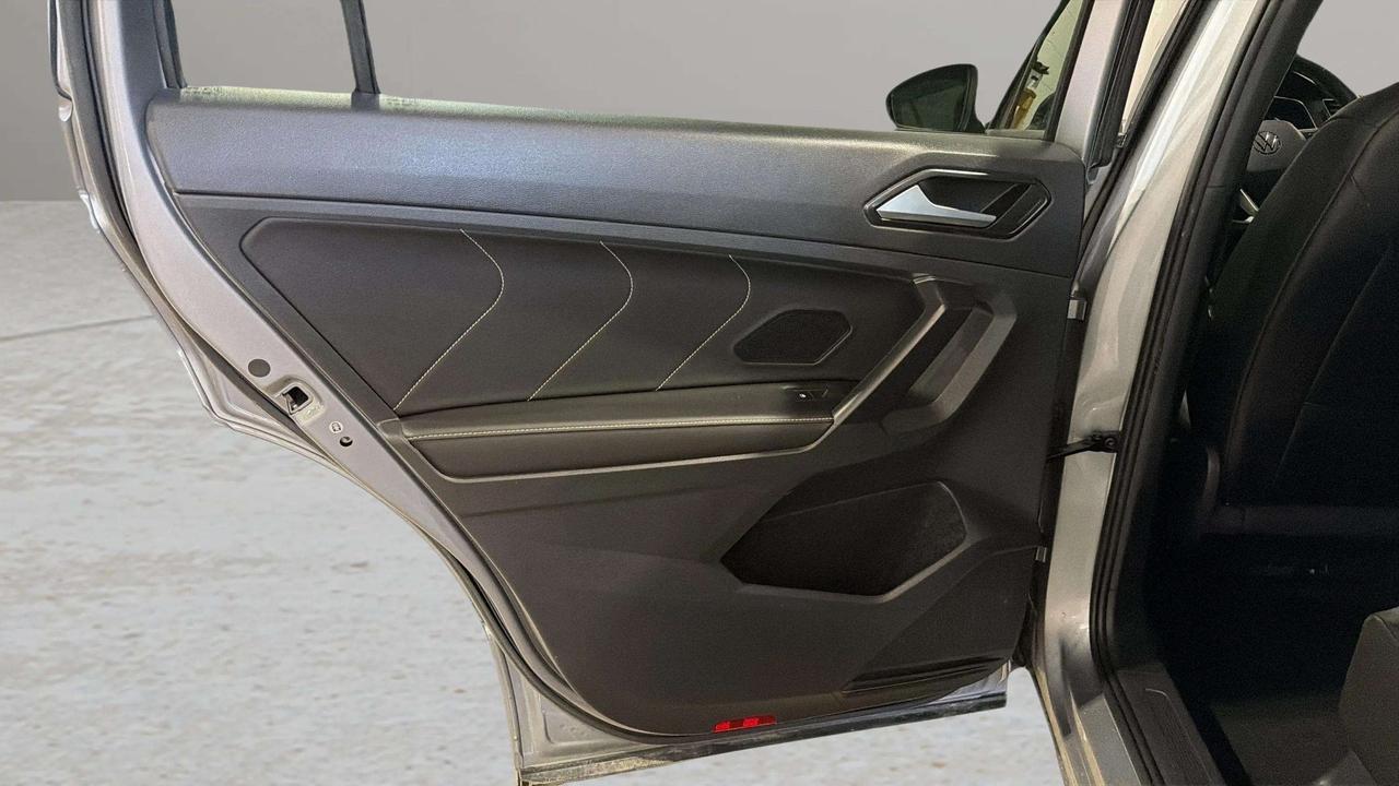2023 Volkswagen Tiguan COMFORTLINE | R LINE | CLEAN CARFAX| PANO| CARPLAY Photo