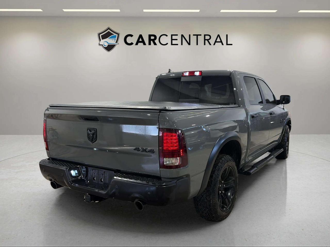 2022 RAM 1500 Classic WARLOCK | HEMI | CREW | HTD SEATS | TONNEAU COVER Photo4