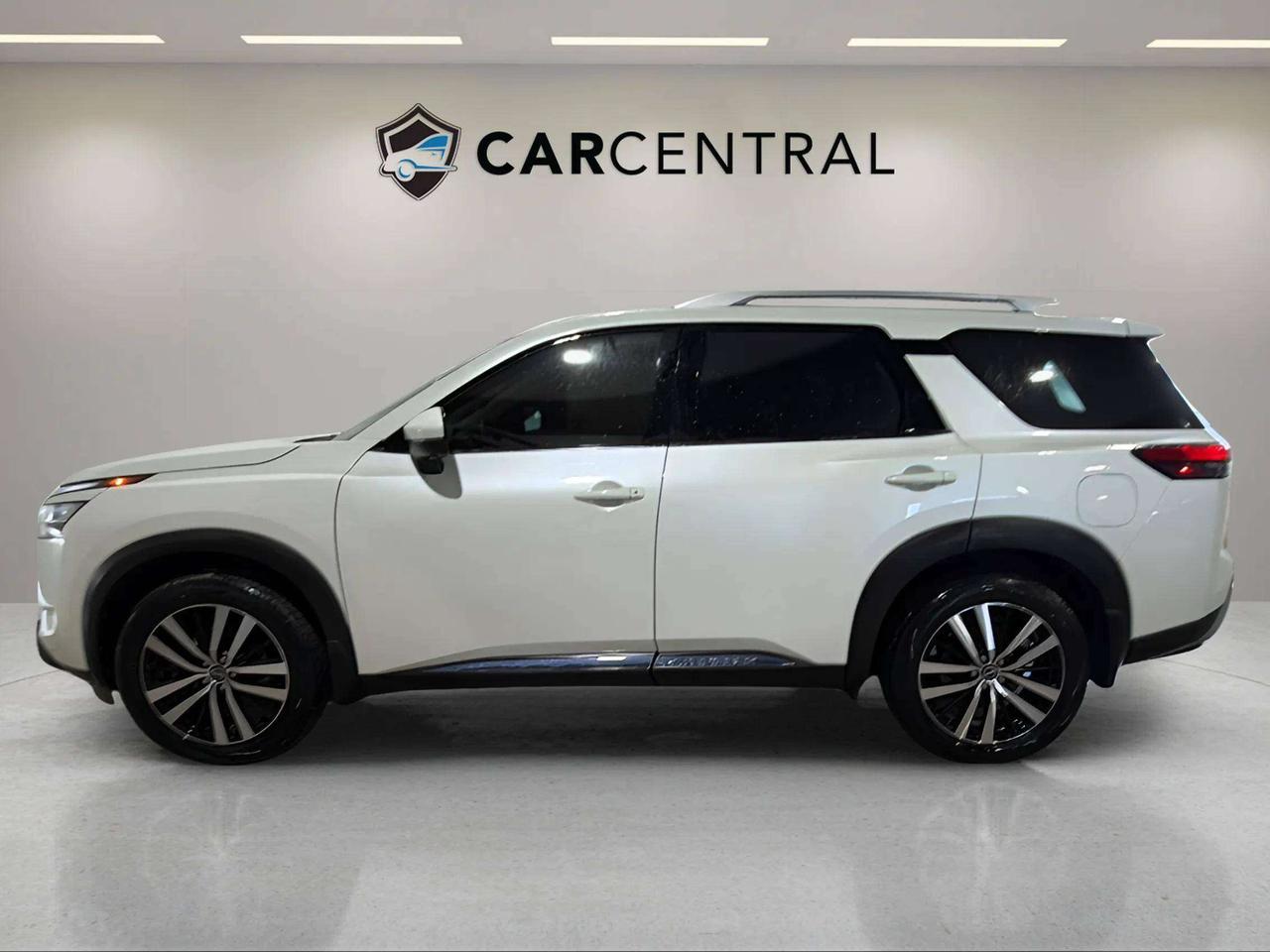 2024 Nissan Pathfinder PLATINUM | 360 | CLEAN CARFAX | PRO PILOT | LOW KM Photo