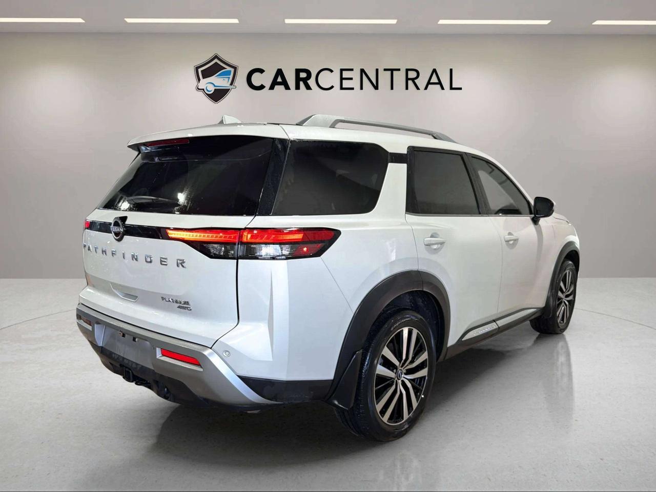 2024 Nissan Pathfinder PLATINUM | 360 | CLEAN CARFAX | PRO PILOT | LOW KM Photo4