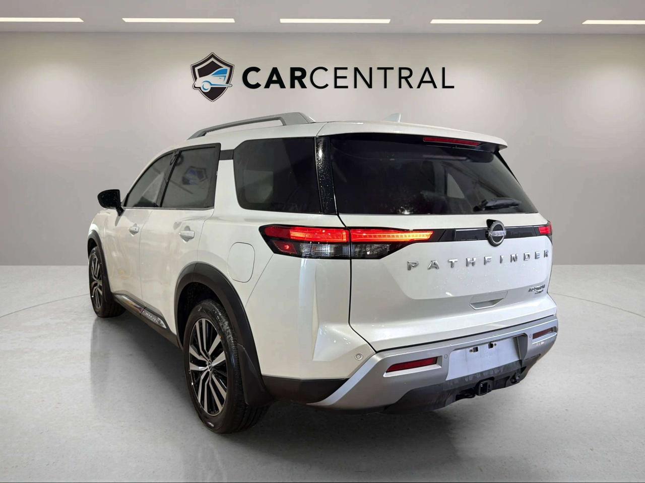 2024 Nissan Pathfinder PLATINUM | 360 | CLEAN CARFAX | PRO PILOT | LOW KM Photo