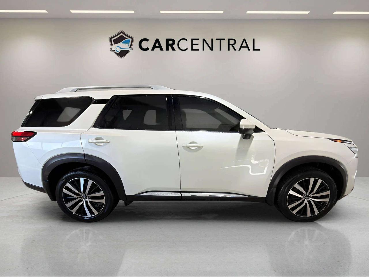 2024 Nissan Pathfinder PLATINUM | 360 | CLEAN CARFAX | PRO PILOT | LOW KM Photo