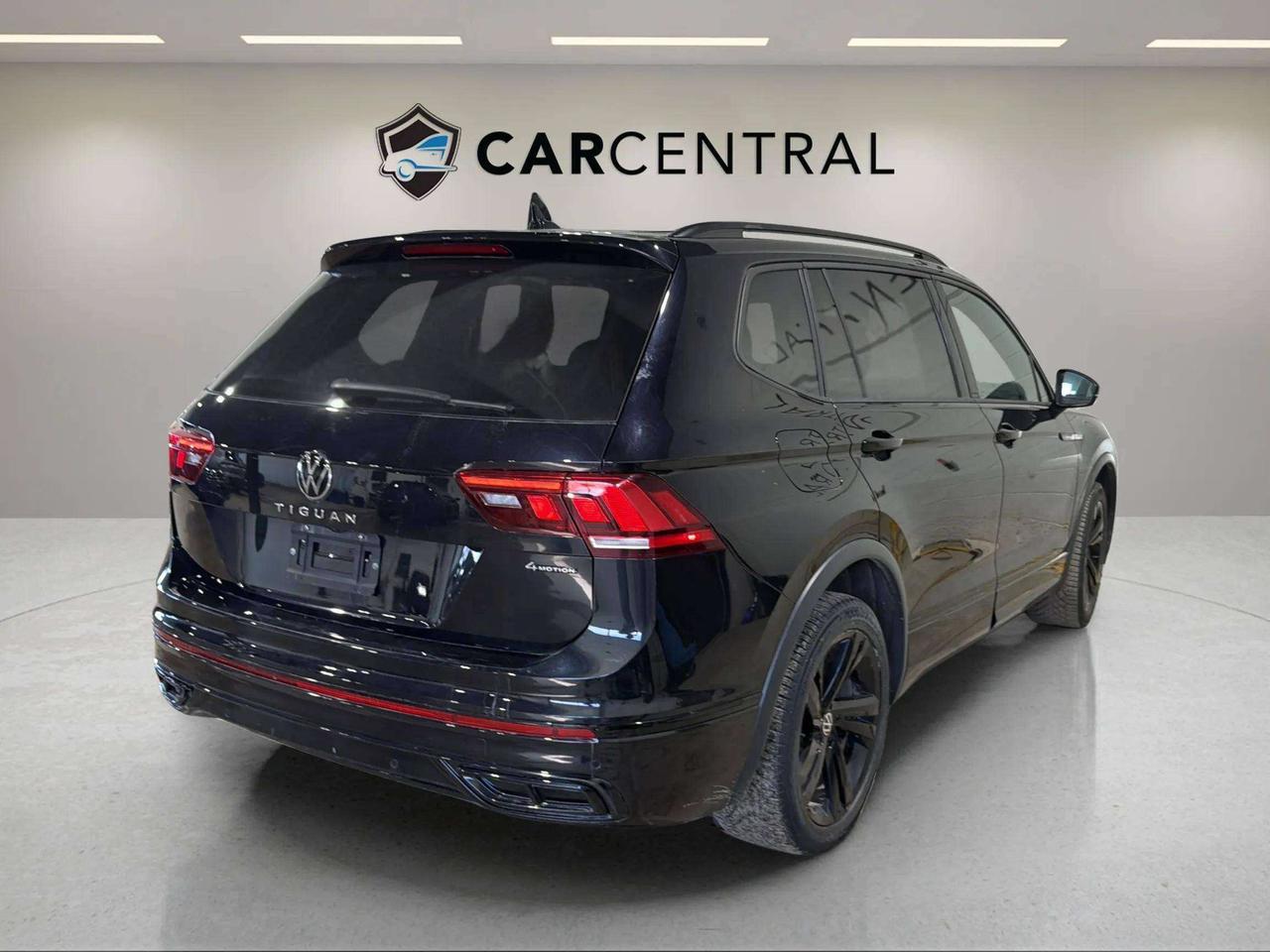 2023 Volkswagen Tiguan COMFORTLINE | R LINE | CLEAN CARFAX| PANO| CARPLAY Photo