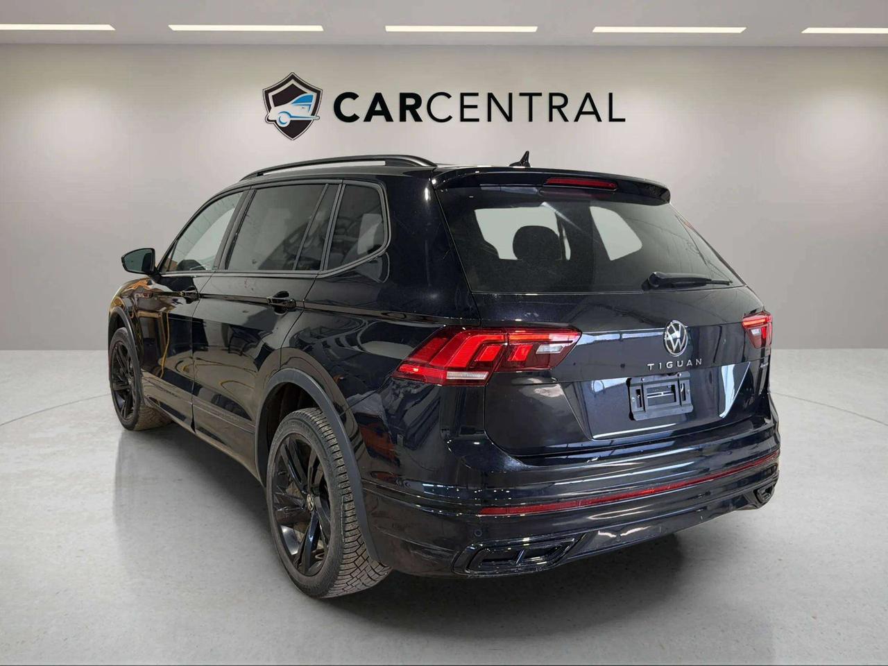 2023 Volkswagen Tiguan COMFORTLINE | R LINE | CLEAN CARFAX| PANO| CARPLAY Photo