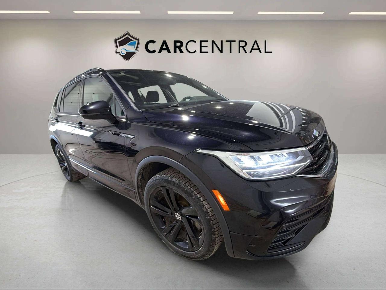2023 Volkswagen Tiguan COMFORTLINE | R LINE | CLEAN CARFAX| PANO| CARPLAY Photo