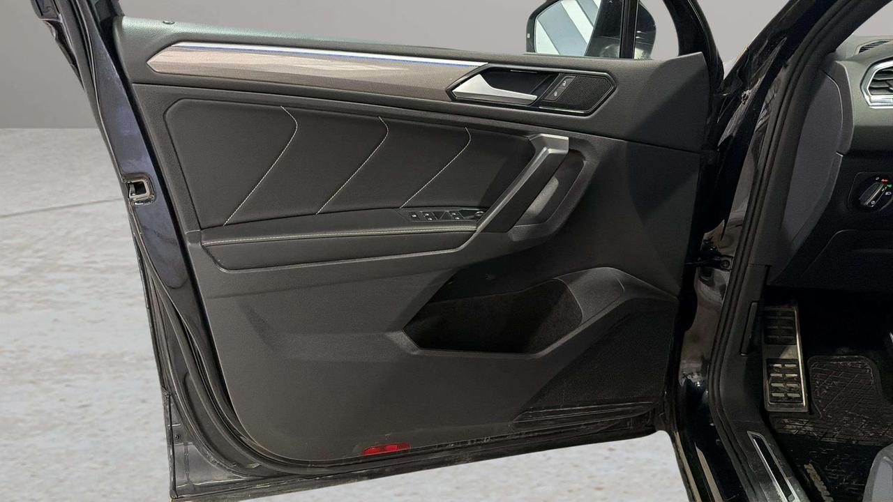 2023 Volkswagen Tiguan COMFORTLINE | R LINE | CLEAN CARFAX| PANO| CARPLAY Photo