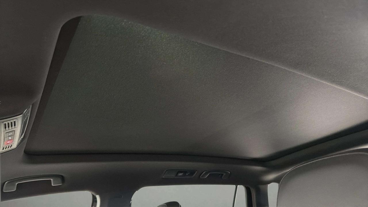 2023 Volkswagen Tiguan COMFORTLINE | R LINE | CLEAN CARFAX| PANO| CARPLAY Photo