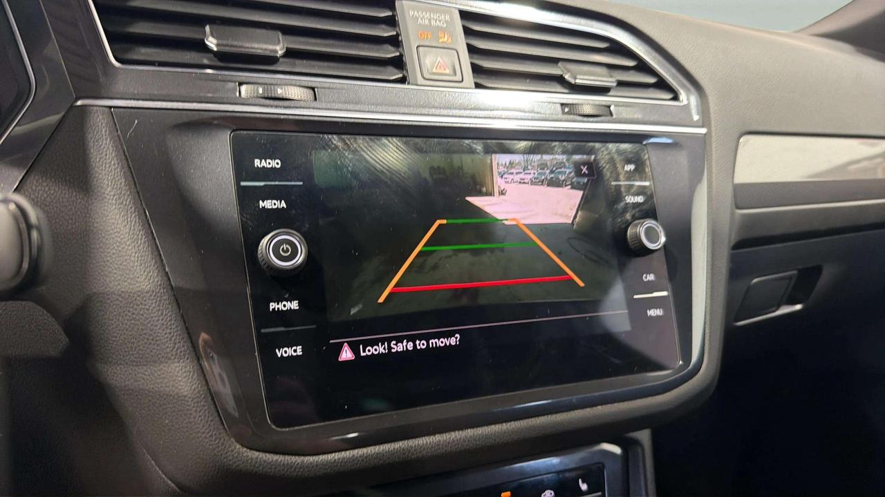 2023 Volkswagen Tiguan COMFORTLINE | R LINE | CLEAN CARFAX| PANO| CARPLAY Photo