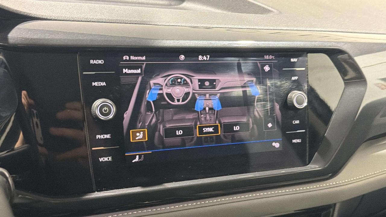 2024 Volkswagen Taos HIGHLINE | CLEAN CARFAX | PANO | CARPLAY | VENT SE Photo