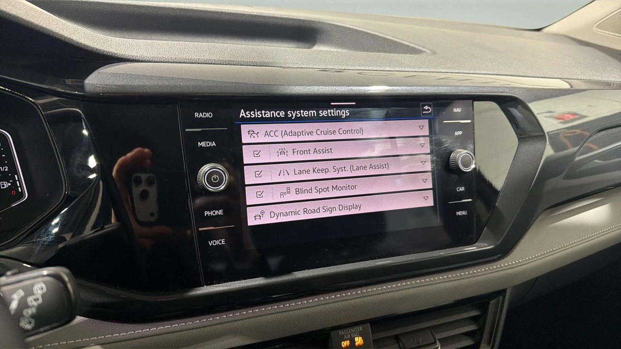 2024 Volkswagen Taos HIGHLINE | CLEAN CARFAX | PANO | CARPLAY | VENT SE Photo