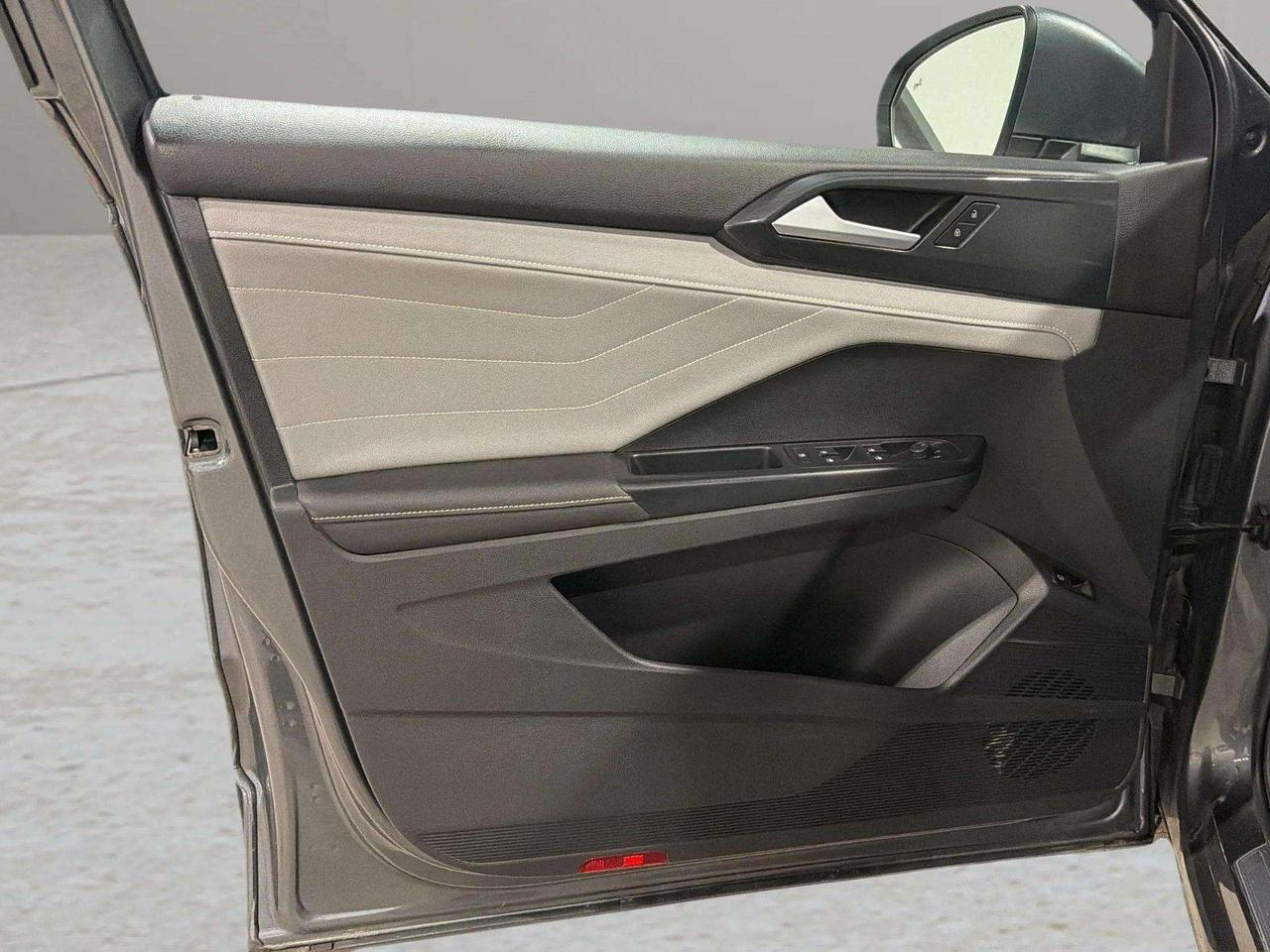 2024 Volkswagen Taos HIGHLINE | CLEAN CARFAX | PANO | CARPLAY | VENT SE Photo