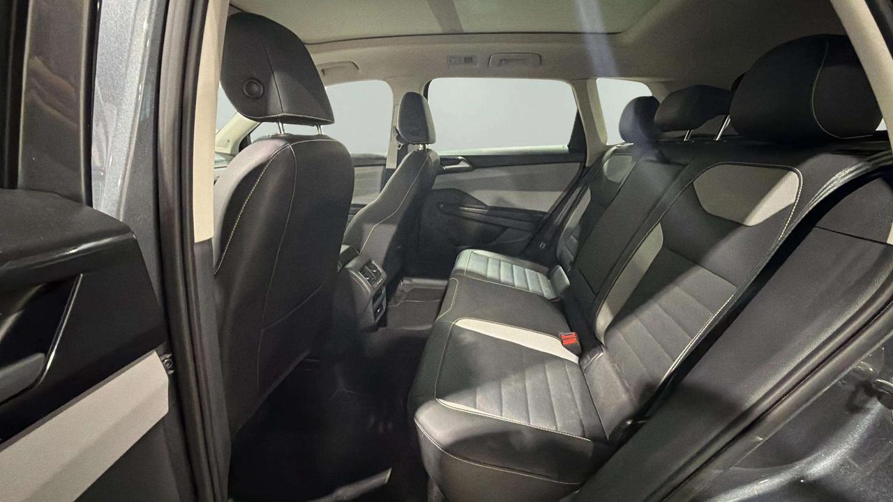 2024 Volkswagen Taos HIGHLINE | CLEAN CARFAX | PANO | CARPLAY | VENT SE Photo