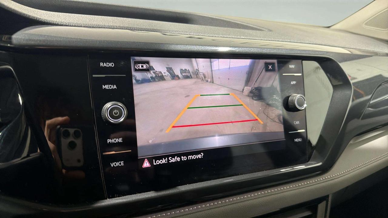 2024 Volkswagen Taos HIGHLINE | CLEAN CARFAX | PANO | CARPLAY | VENT SE Photo