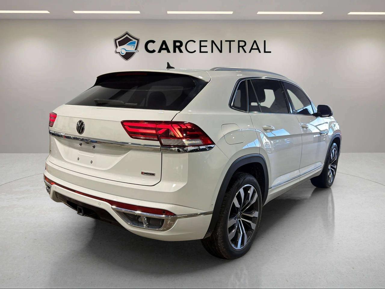 2021 Volkswagen Atlas Cross Sport EXECLINE| CLEAN CARFAX| 360| VENT SEATS| PANO| Photo4