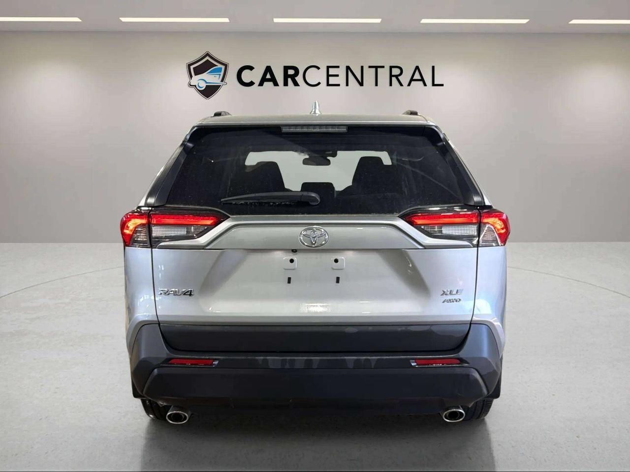2024 Toyota RAV4 XLE|CLEAN CARFAX|1OWNER|ROOF|LEATHER|PWR LIFTGATE Photo