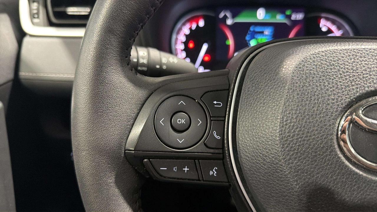 2024 Toyota RAV4 XLE|CLEAN CARFAX|1OWNER|ROOF|LEATHER|PWR LIFTGATE Photo