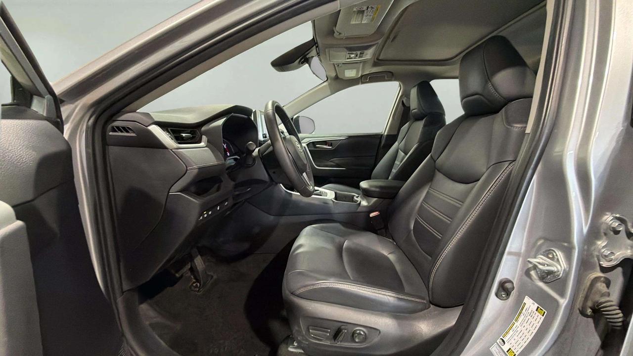 2024 Toyota RAV4 XLE|CLEAN CARFAX|1OWNER|ROOF|LEATHER|PWR LIFTGATE Photo