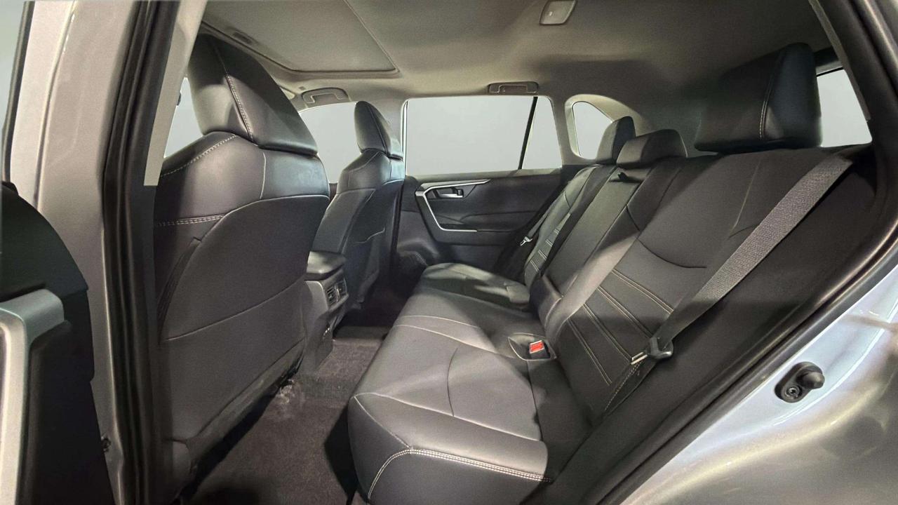 2024 Toyota RAV4 XLE|CLEAN CARFAX|1OWNER|ROOF|LEATHER|PWR LIFTGATE Photo