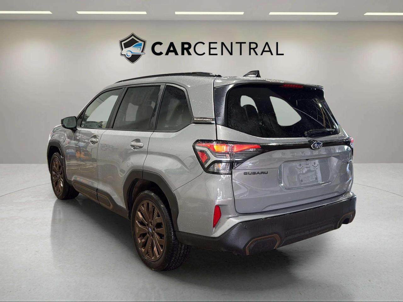 2025 Subaru Forester SPORT |LEATHER| CLEANCARFAX| PANO| CARPLAY Photo