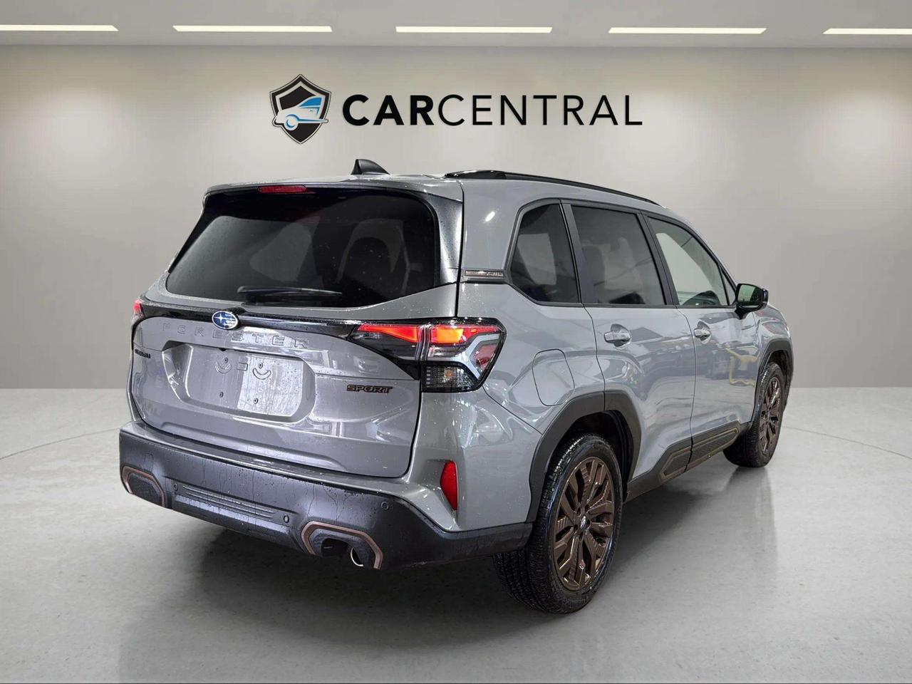 2025 Subaru Forester SPORT |LEATHER| CLEANCARFAX| PANO| CARPLAY Photo