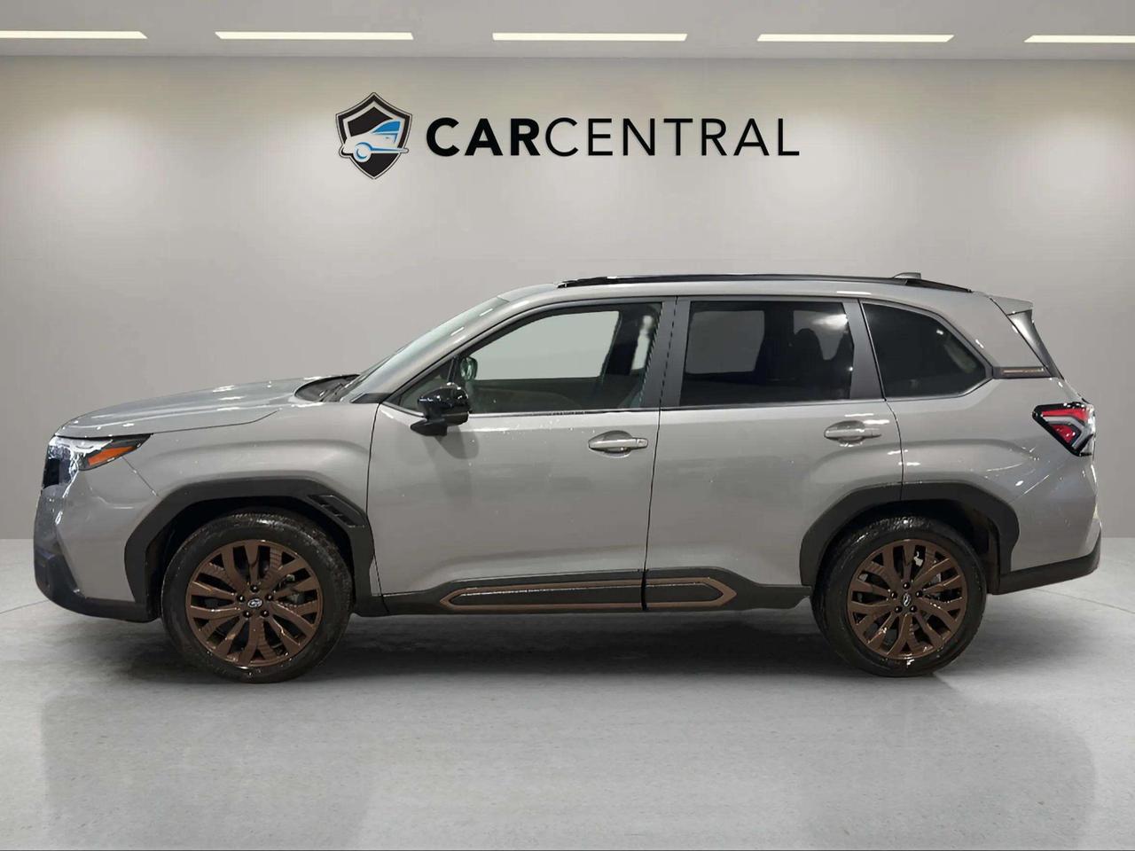 2025 Subaru Forester SPORT |LEATHER| CLEANCARFAX| PANO| CARPLAY Photo