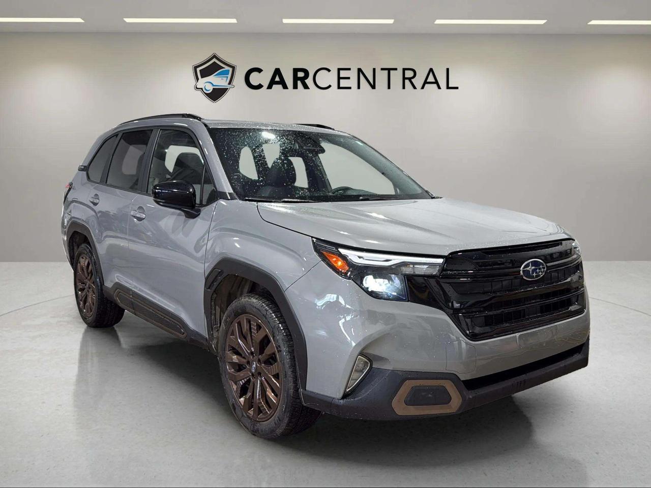 2025 Subaru Forester SPORT |LEATHER| CLEANCARFAX| PANO| CARPLAY Photo