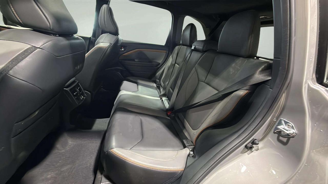 2025 Subaru Forester SPORT |LEATHER| CLEANCARFAX| PANO| CARPLAY Photo