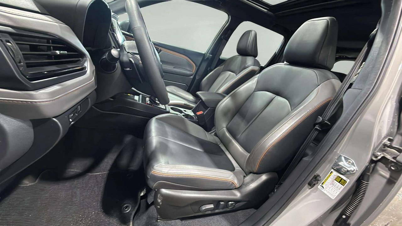2025 Subaru Forester SPORT |LEATHER| CLEANCARFAX| PANO| CARPLAY Photo