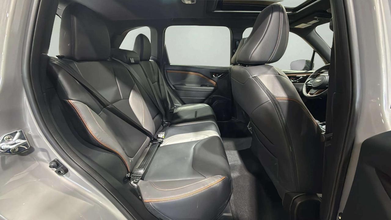 2025 Subaru Forester SPORT |LEATHER| CLEANCARFAX| PANO| CARPLAY Photo