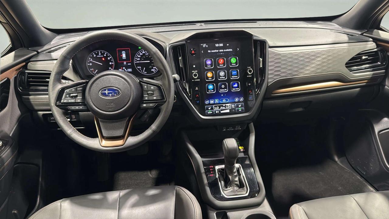 2025 Subaru Forester SPORT |LEATHER| CLEANCARFAX| PANO| CARPLAY Photo
