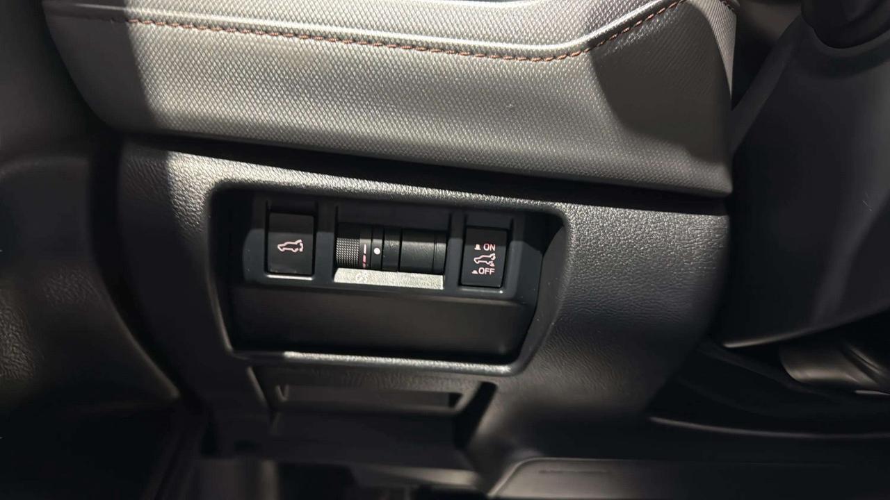 2025 Subaru Forester SPORT |LEATHER| CLEANCARFAX| PANO| CARPLAY Photo