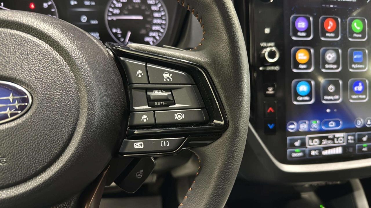2025 Subaru Forester SPORT |LEATHER| CLEANCARFAX| PANO| CARPLAY Photo