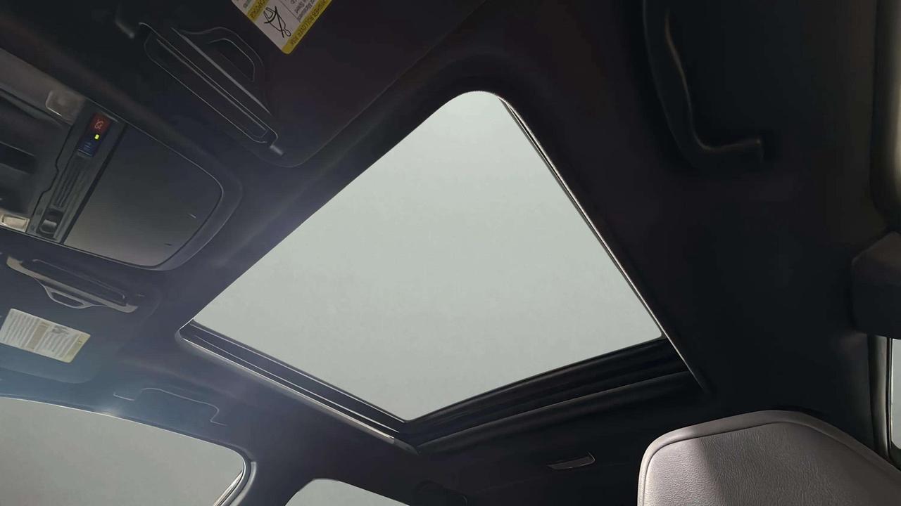 2025 Subaru Forester SPORT |LEATHER| CLEANCARFAX| PANO| CARPLAY Photo