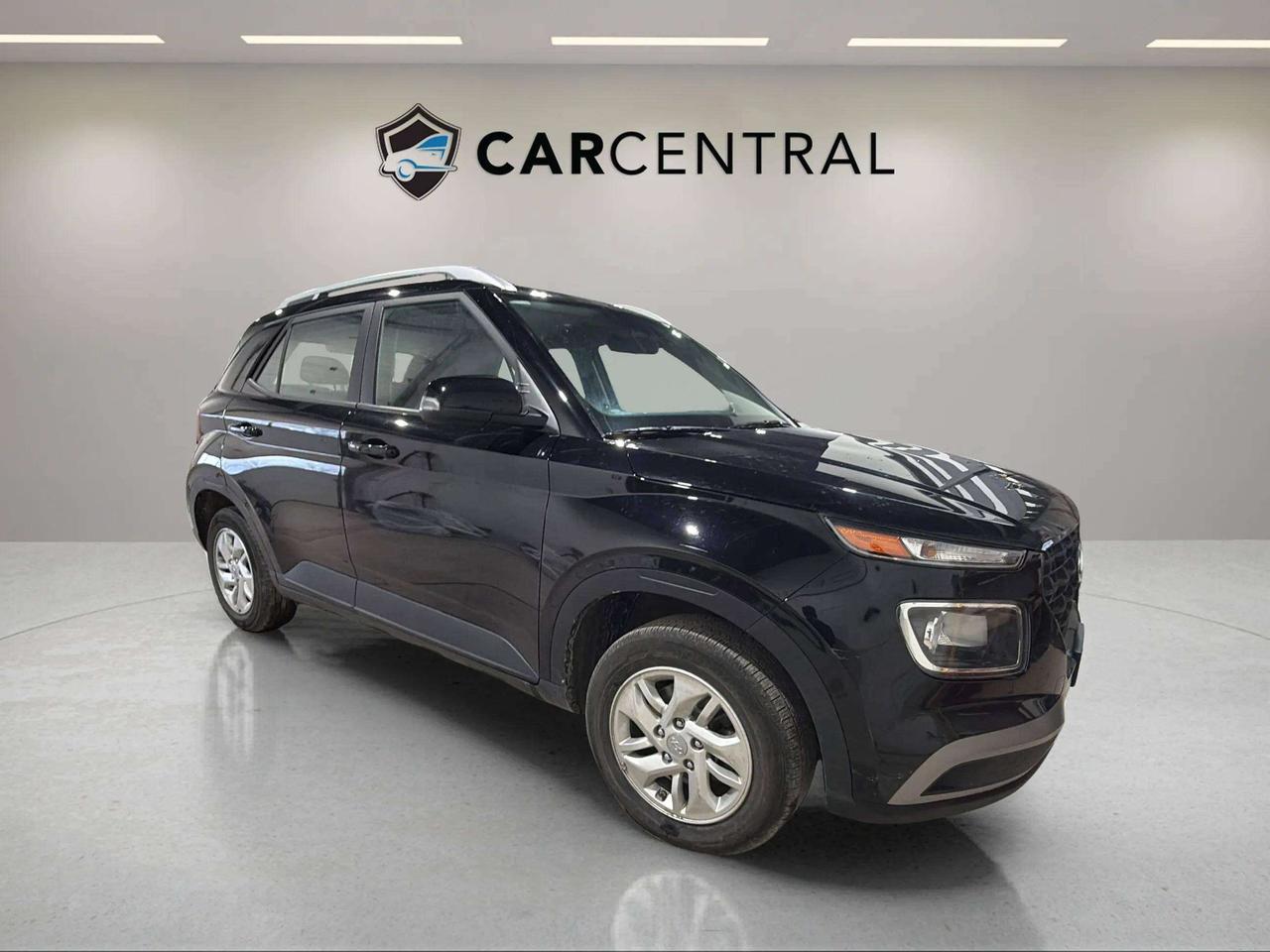 2024 Hyundai Venue PREFERRED | CLEAN CARFAX | LOW KMS|1 OWNER Photo