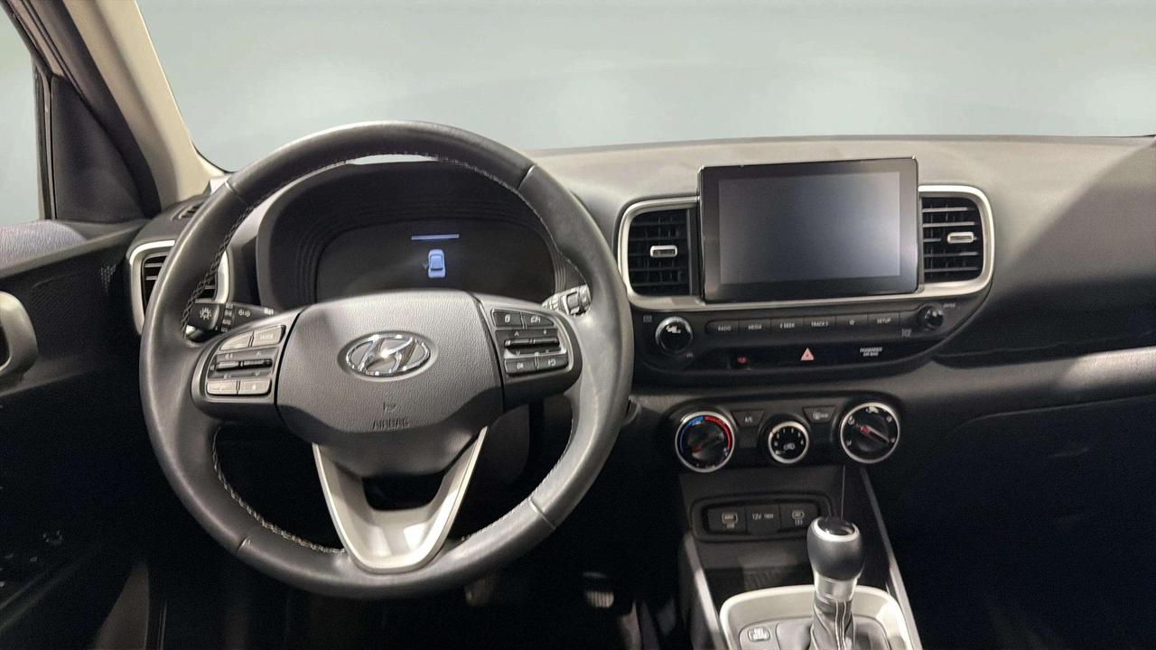 2024 Hyundai Venue PREFERRED | CLEAN CARFAX | LOW KMS|1 OWNER Photo