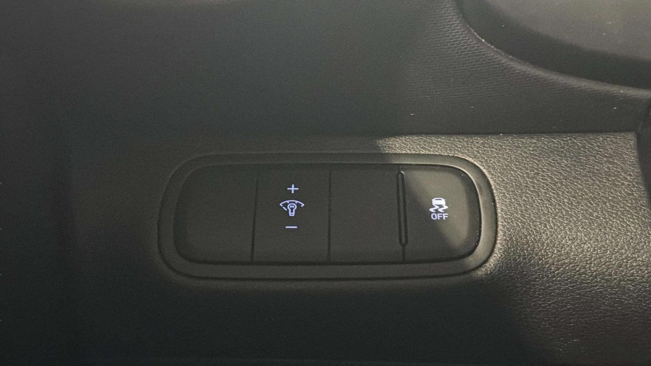2024 Hyundai Venue PREFERRED | CLEAN CARFAX | LOW KMS|1 OWNER Photo