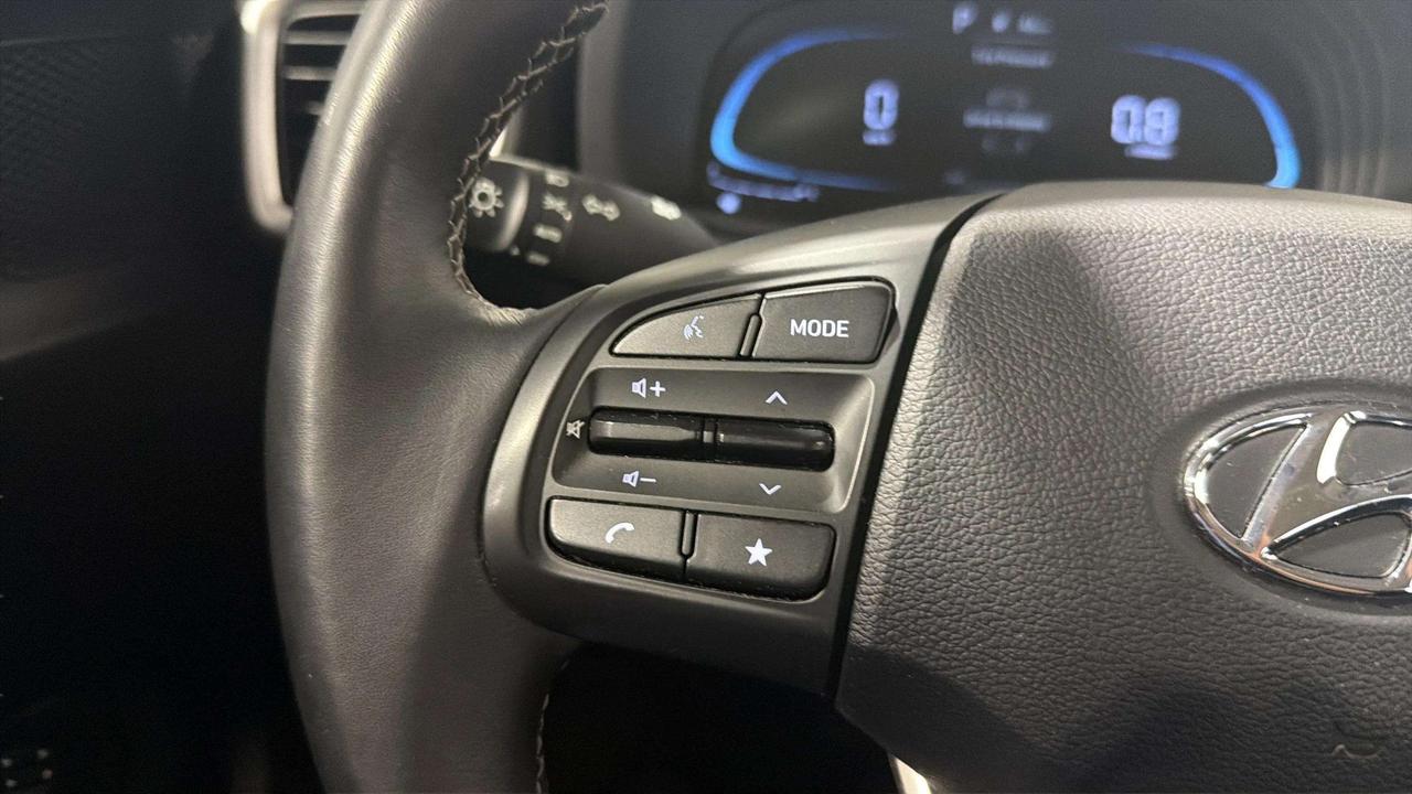 2024 Hyundai Venue PREFERRED | CLEAN CARFAX | LOW KMS|1 OWNER Photo