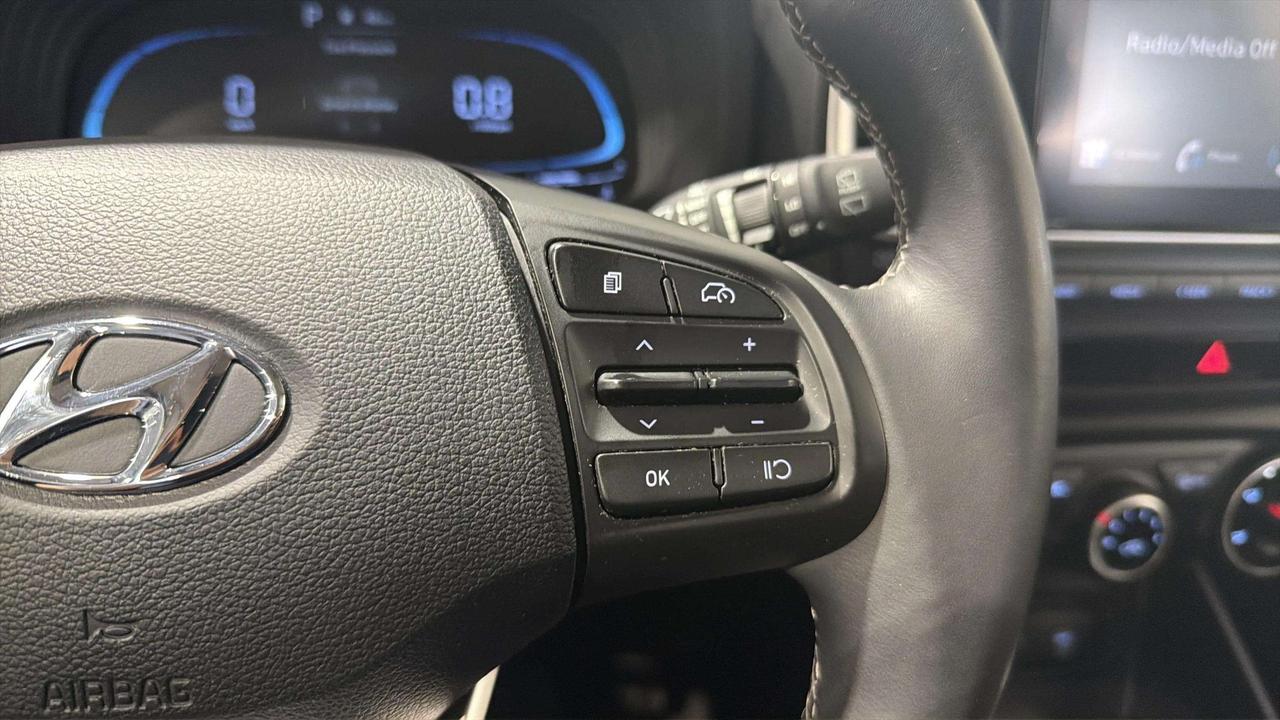 2024 Hyundai Venue PREFERRED | CLEAN CARFAX | LOW KMS|1 OWNER Photo