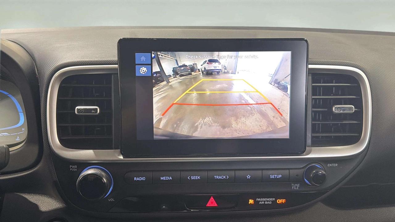 2024 Hyundai Venue PREFERRED | CLEAN CARFAX | LOW KMS|1 OWNER Photo