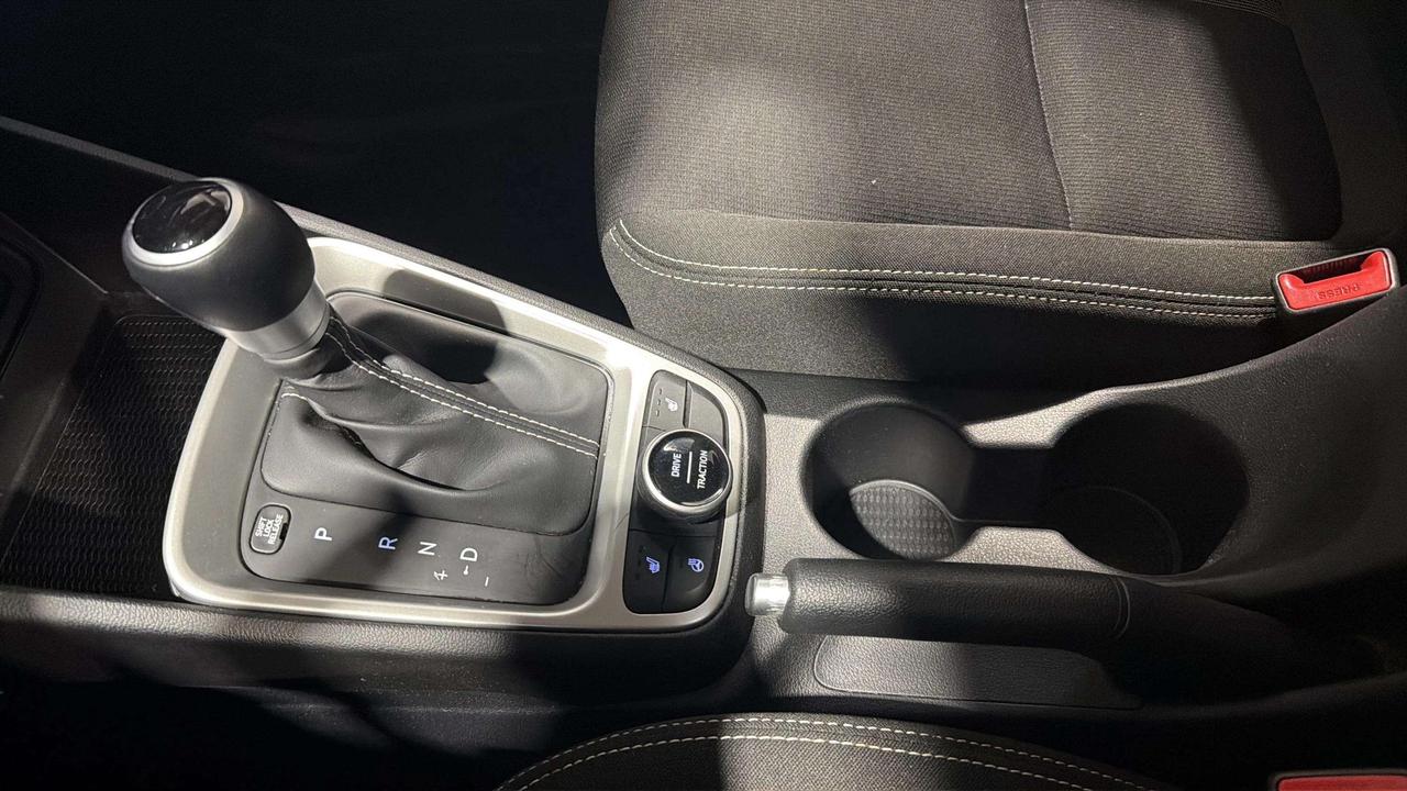2024 Hyundai Venue PREFERRED | CLEAN CARFAX | LOW KMS|1 OWNER Photo