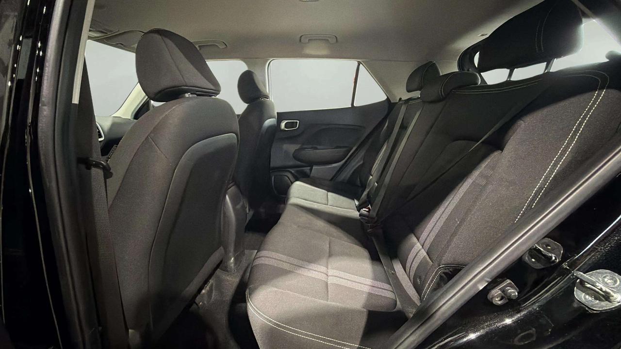 2024 Hyundai Venue PREFERRED | CLEAN CARFAX | LOW KMS|1 OWNER Photo