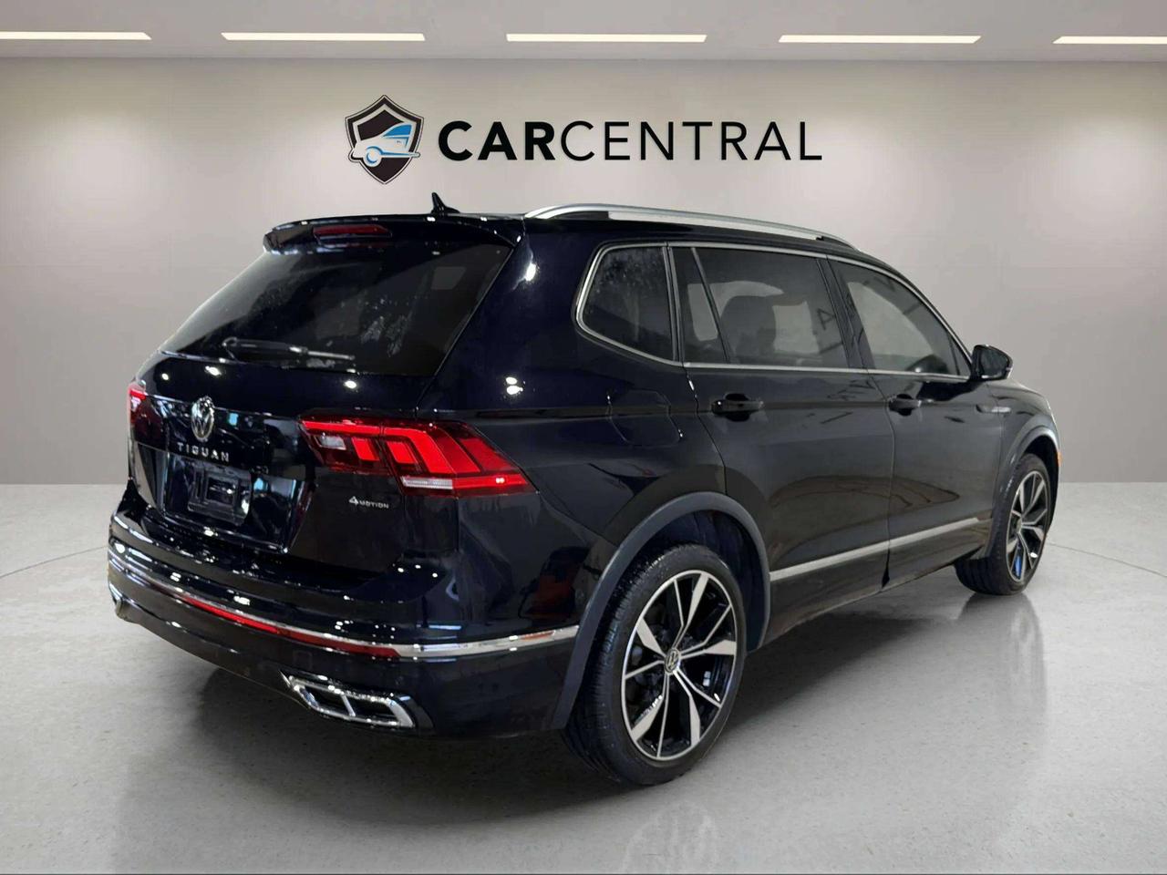 2023 Volkswagen Tiguan HIGHLINE | R-LINE | AWD | LEATHER | CLEAN CARFAX | Photo