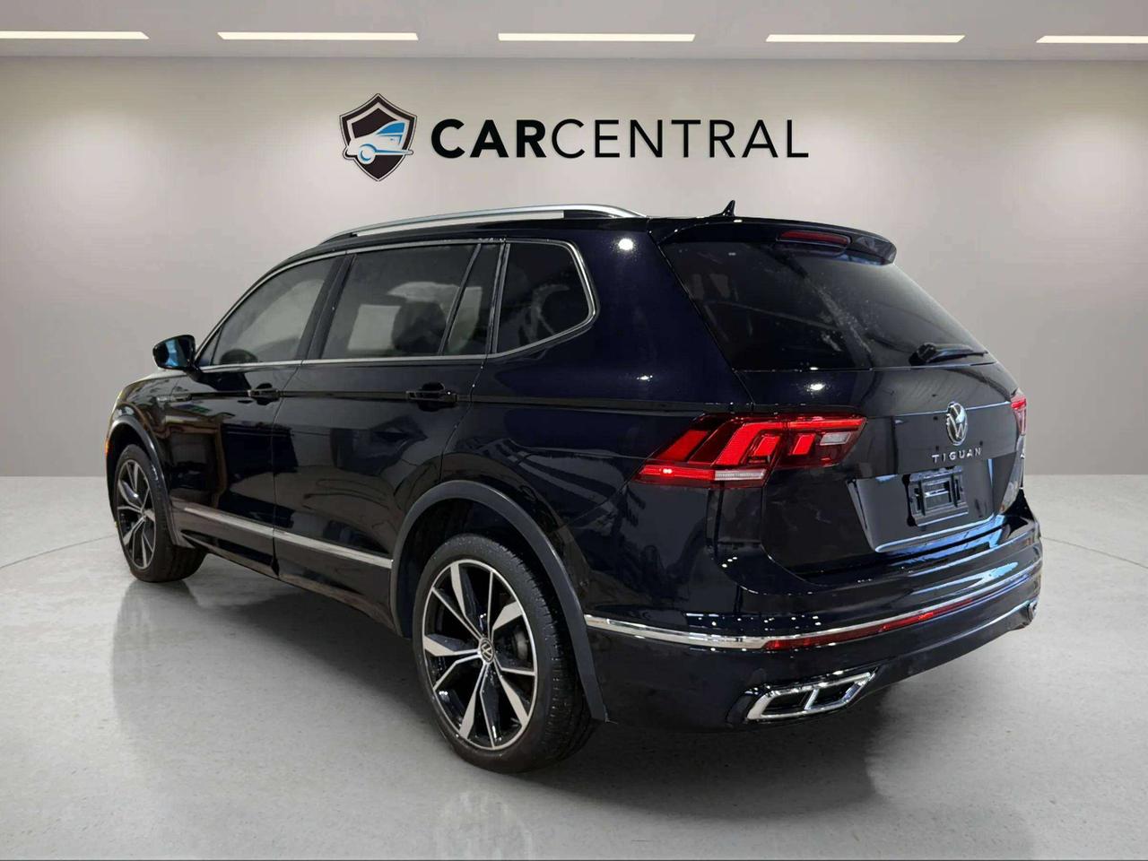 2023 Volkswagen Tiguan HIGHLINE | R-LINE | AWD | LEATHER | CLEAN CARFAX | Photo