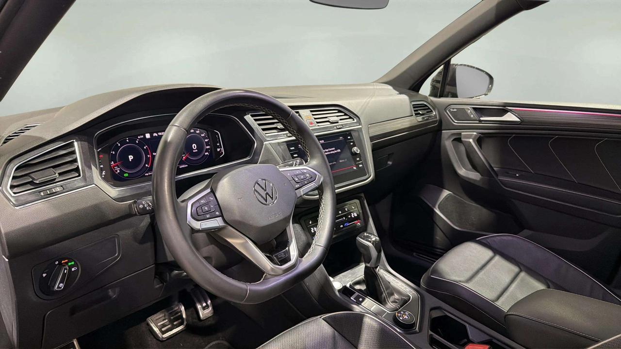 2023 Volkswagen Tiguan HIGHLINE | R-LINE | AWD | LEATHER | CLEAN CARFAX | Photo