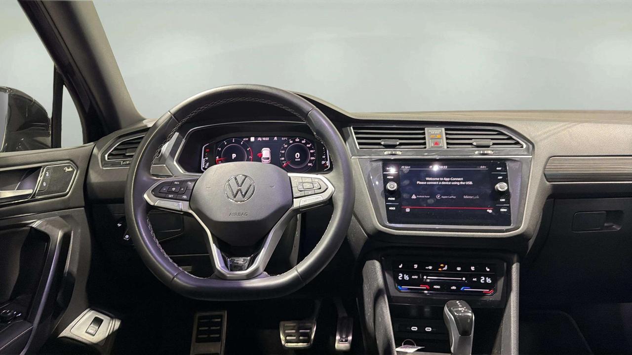 2023 Volkswagen Tiguan HIGHLINE | R-LINE | AWD | LEATHER | CLEAN CARFAX | Photo