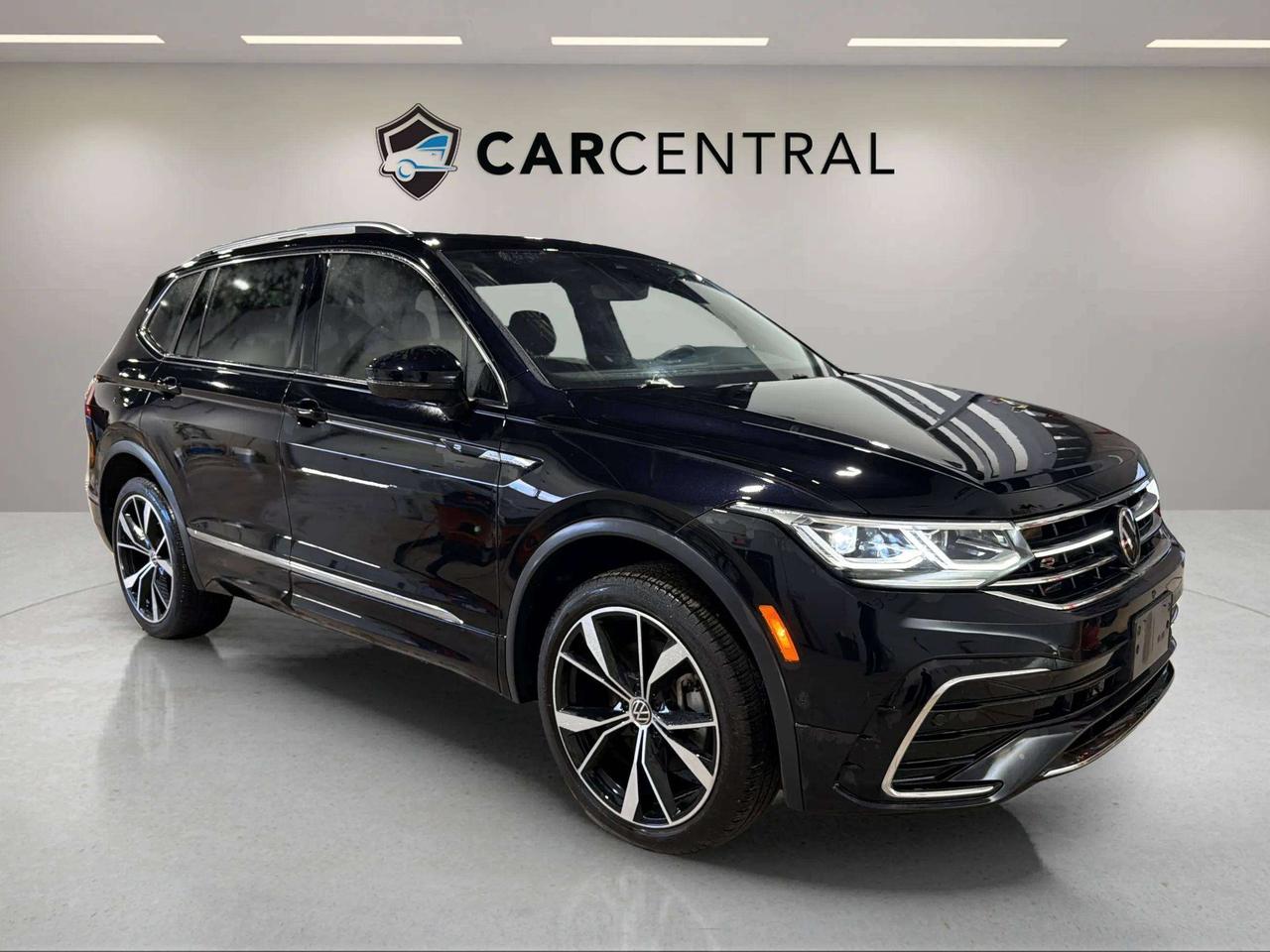 2023 Volkswagen Tiguan HIGHLINE | R-LINE | AWD | LEATHER | CLEAN CARFAX | Photo