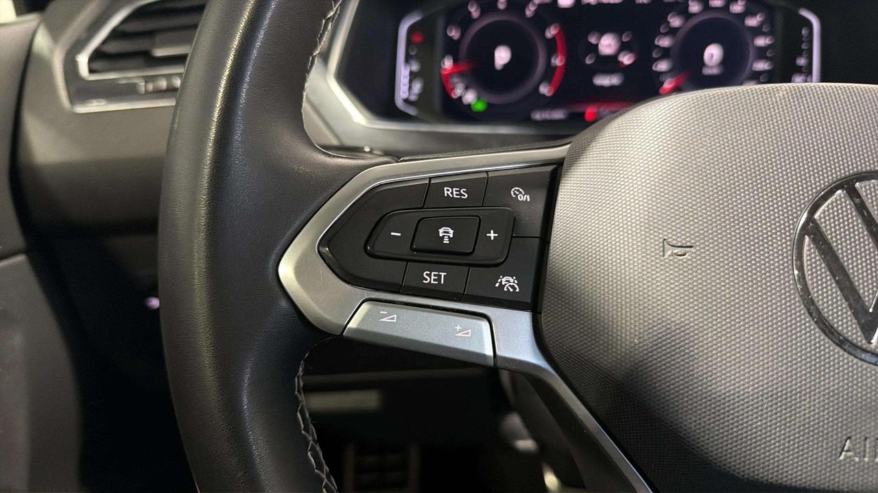 2023 Volkswagen Tiguan HIGHLINE | R-LINE | AWD | LEATHER | CLEAN CARFAX | Photo