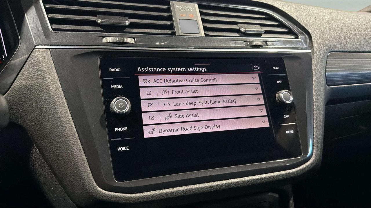2023 Volkswagen Tiguan HIGHLINE | R-LINE | AWD | LEATHER | CLEAN CARFAX | Photo